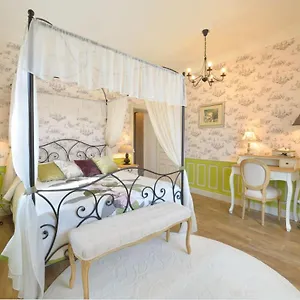 le-chteau-de-vernires.hotels-rhonealpes.com/